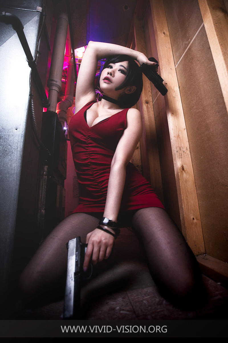 Resident Evil 2 Remake Cosplayer Nails Ada Wong's New Shoot